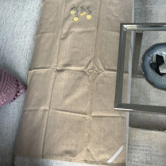 Brand New Tea / Hand Towel with Daisies - BNWT - Picture 6 of 6